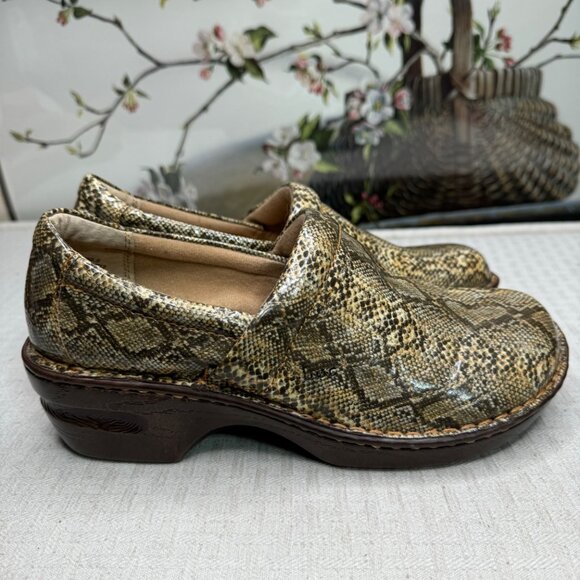 B.O.C Womens Snake Print Leather Slip-On Clogs Size 9 nursing clogs - Picture 2 of 9